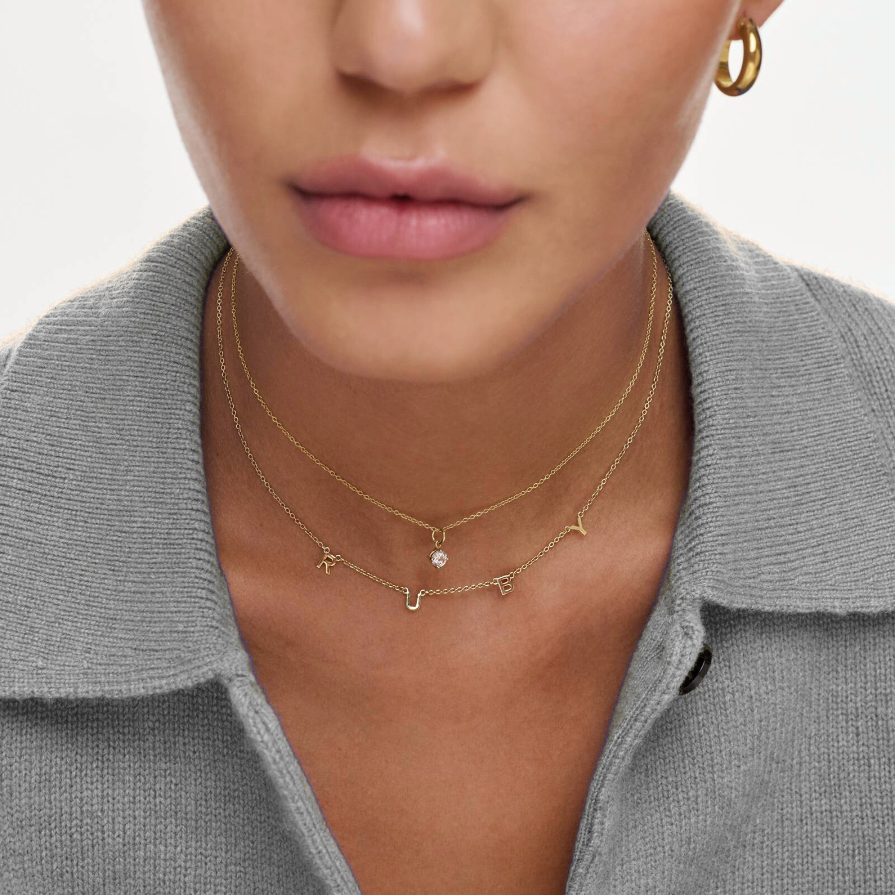 Dezente Halskette mit Buchstaben