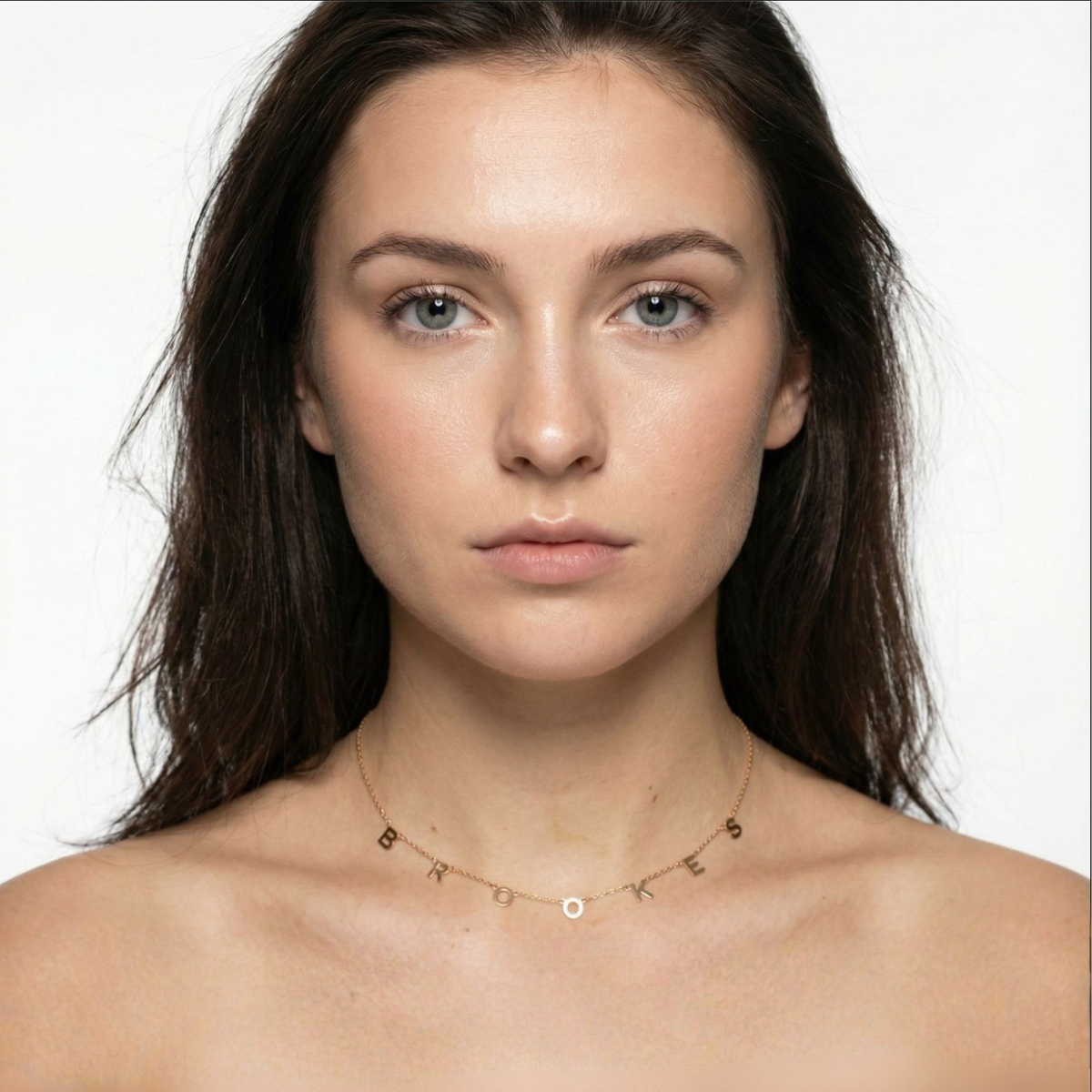 Dezente Halskette mit Buchstaben