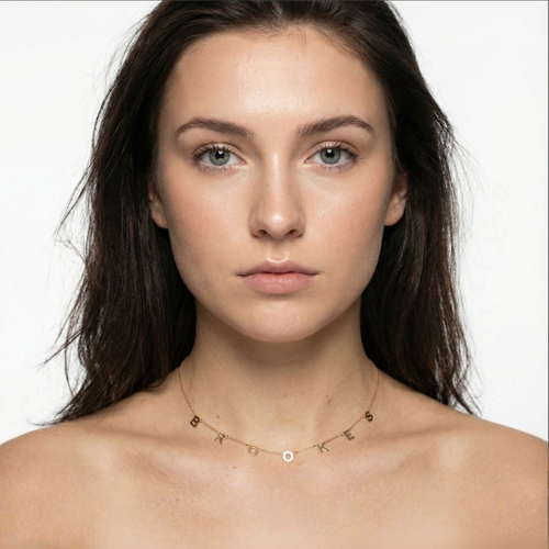 Dezente Halskette mit Buchstaben