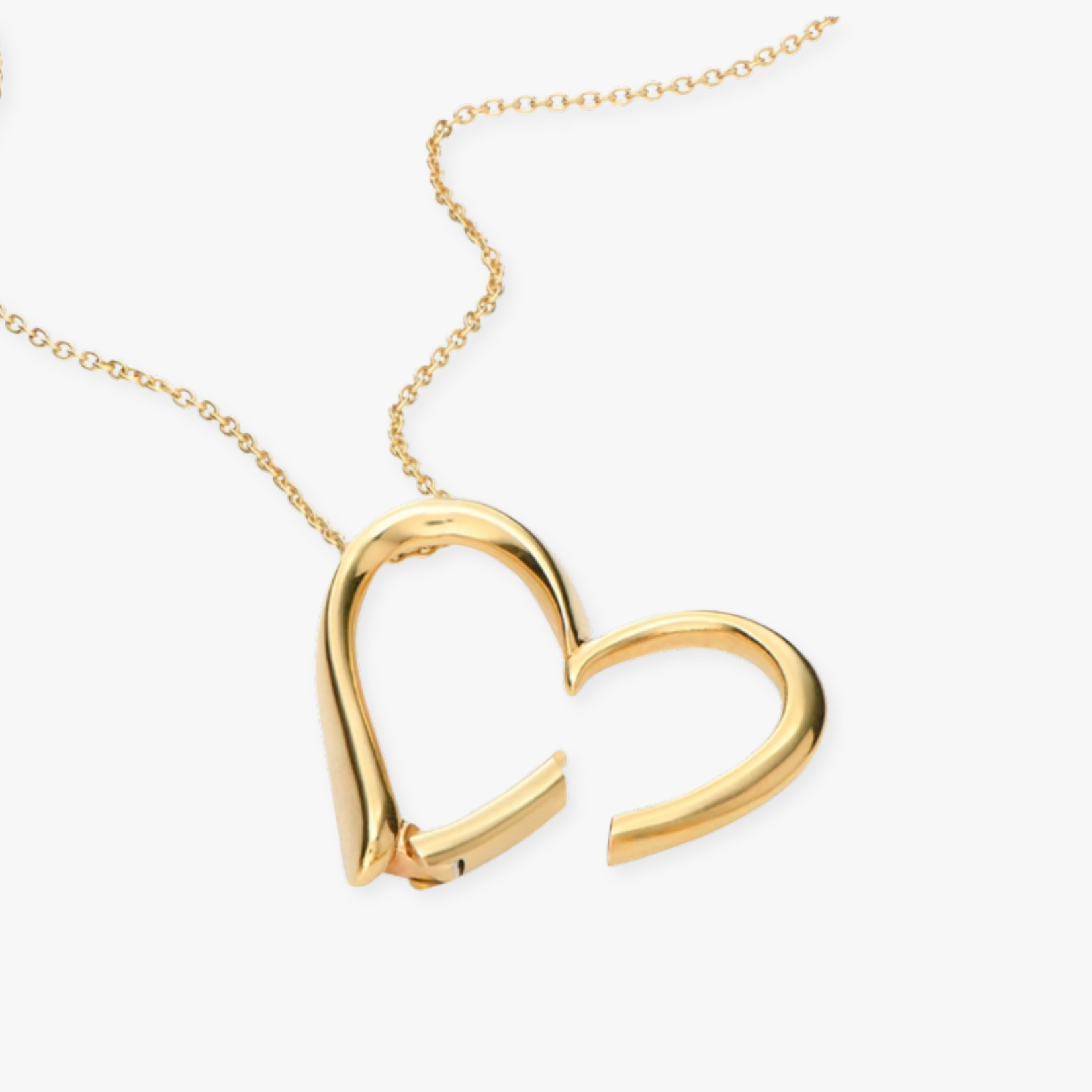 Stilvolle Herzkette mit gravierten Charms