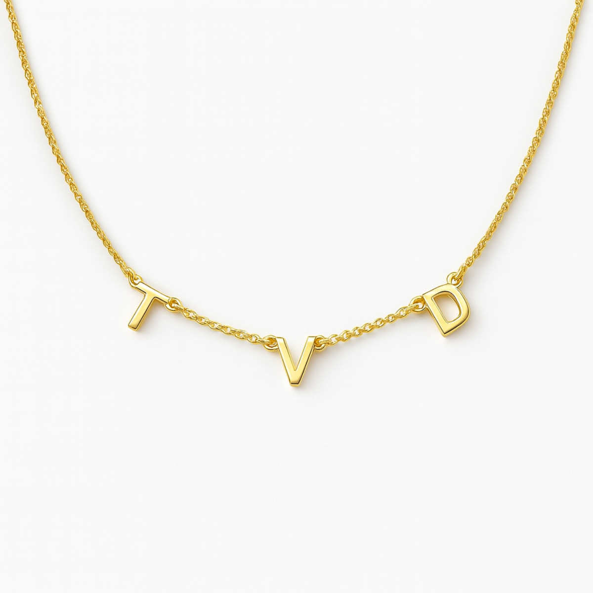 Dezente Halskette mit Buchstaben