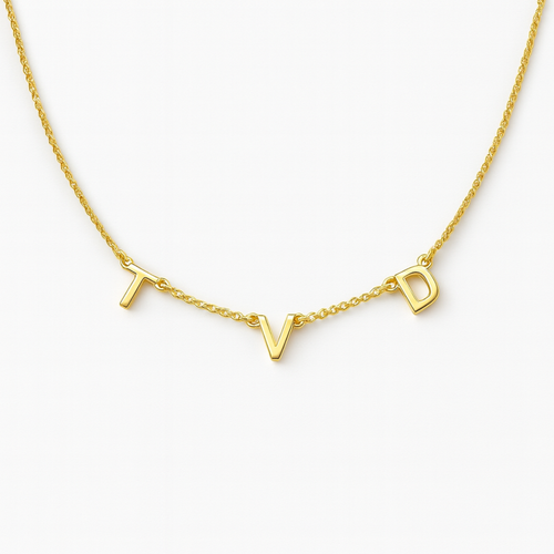 Dezente Halskette mit Buchstaben