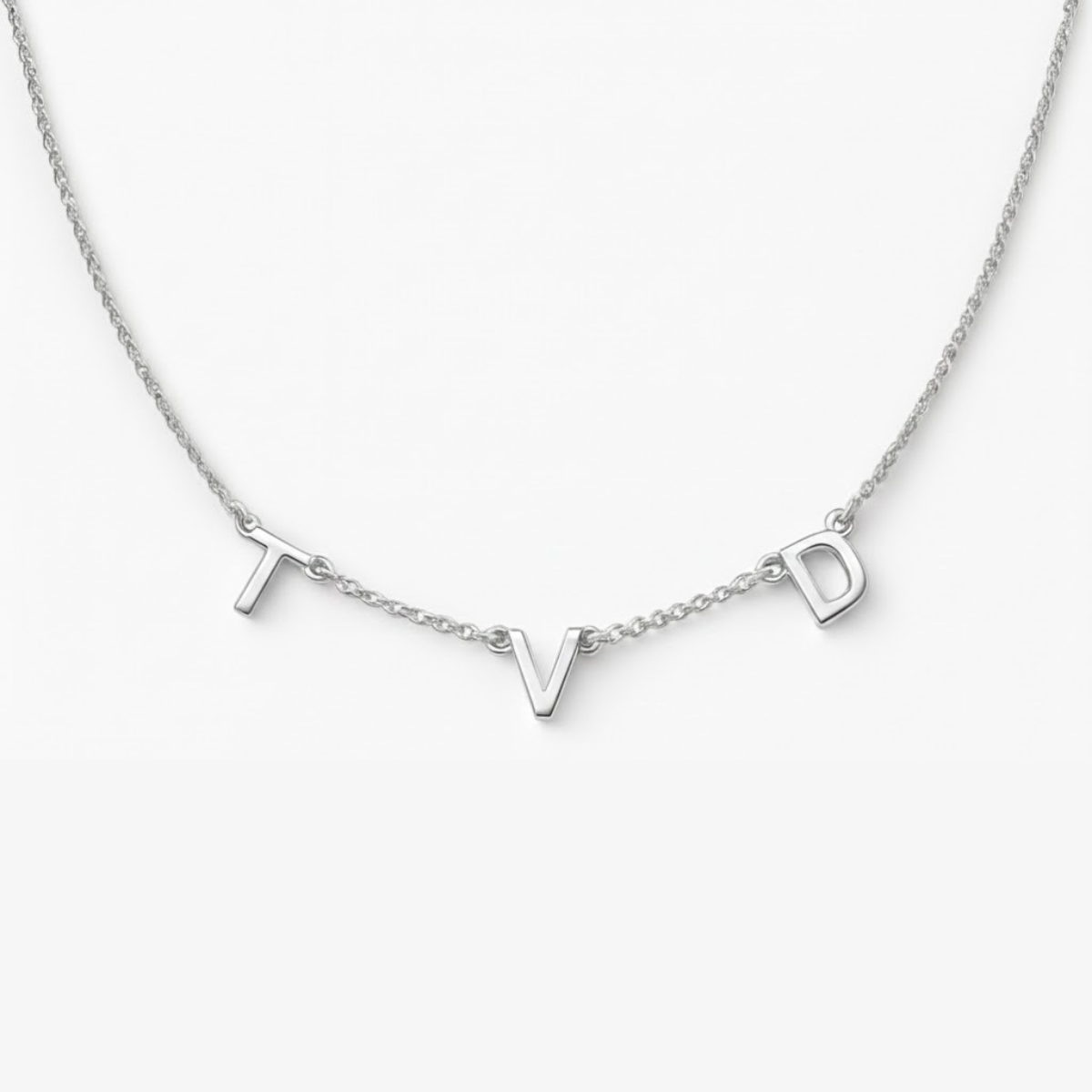 Dezente Halskette mit Buchstaben